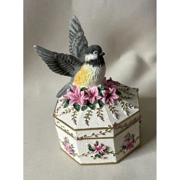 Holsted House Chickadee Bird‎ Music Jewelry Box Wings of Love 2001 Vintage - Picture 2 of 7